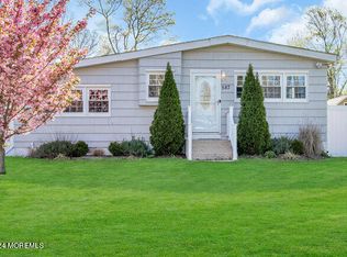 587 Huckleberry Ln, Toms River, NJ 08753