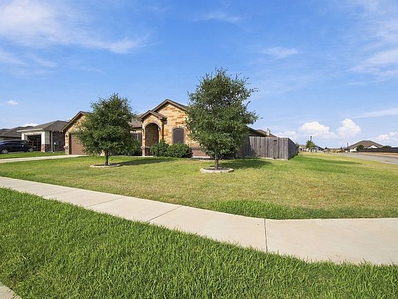 2nd image of 400 Juniper Dr