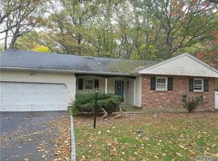 201 Kohr Rd, Kings Park, NY 11754