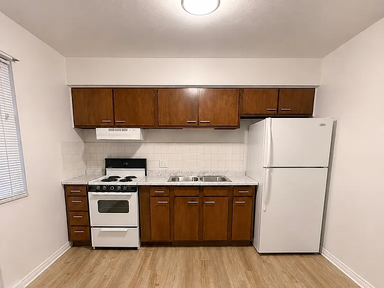 324 Lacombe Dr #324 — Photo 2
