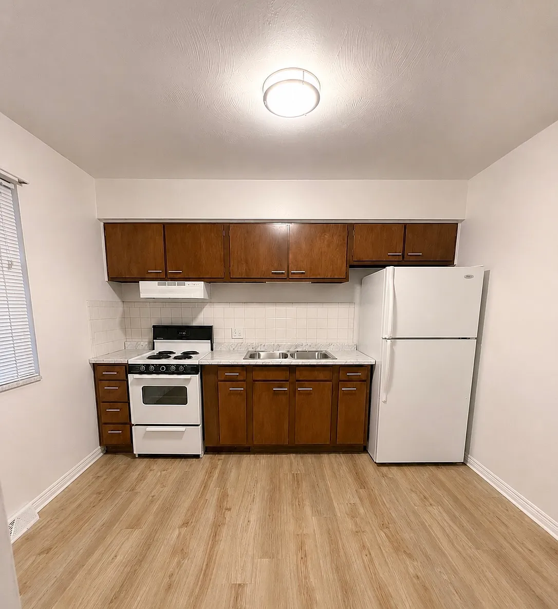 Building Photo - 324 Lacombe Dr #324
