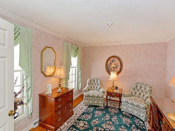 3rd image of 6 Pine Forest Ln