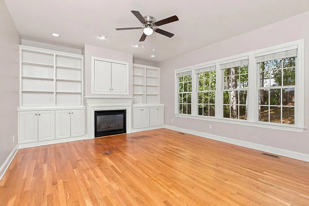 3 bed, 2.5 bath, 2100 sqft, $2,085 — Photo 4