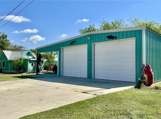302 E Dallas Ave, Seadrift, TX 77983