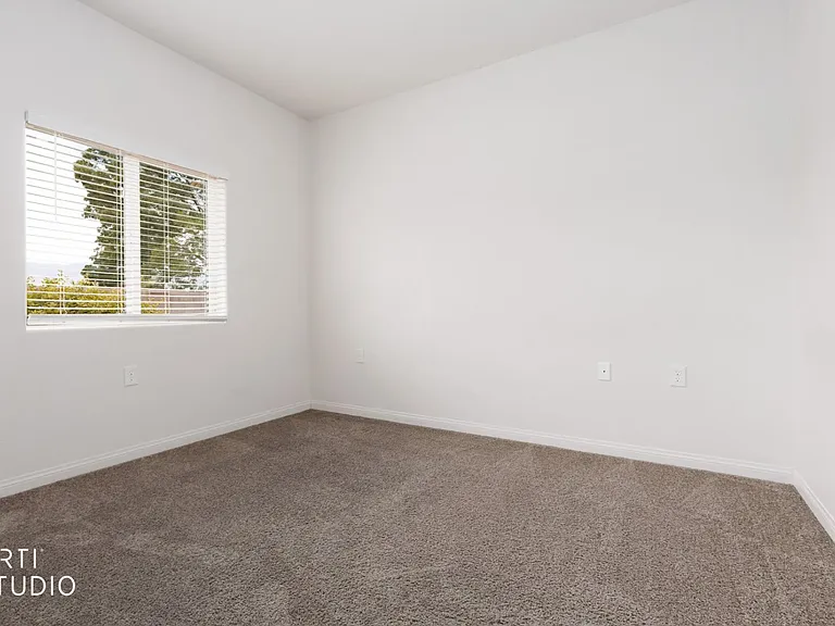 400 Hillside Dr #U — Photo 12