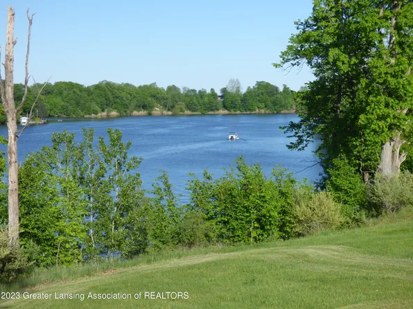 449 Lakeside Dr, Perrinton, MI 48871
