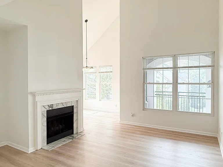 46628 Drysdale Ter #302 — Photo 4