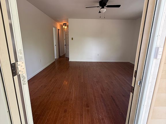 4th image of 84 Seabreeze Rd #1