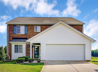 604 Waterpoint Ct, Browns Summit, NC 27214