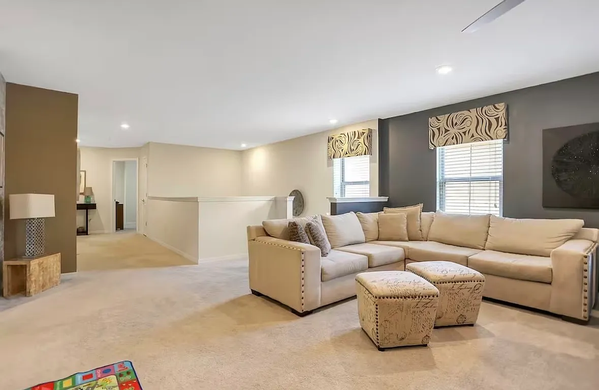 7 bed, 3148 sqft, $800 — Photo 3