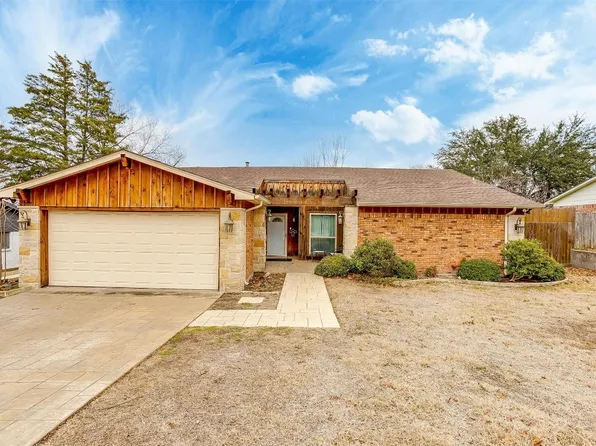 212 Lochness Ln, Benbrook, TX 76126