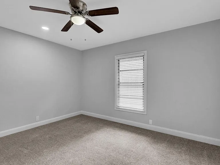 3327 Wentworth St — Photo 17