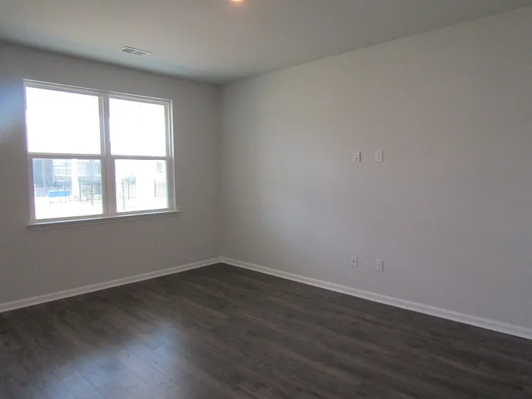 2165 Ainsley Dr — Photo 5