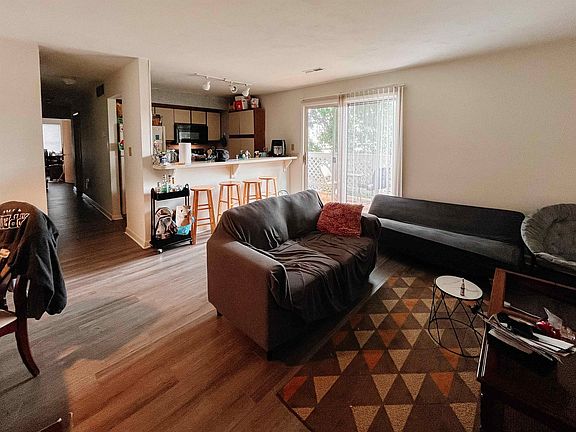 2nd image of 817 Cascade Ct #817