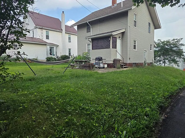 227 Banning Ave — Photo 2