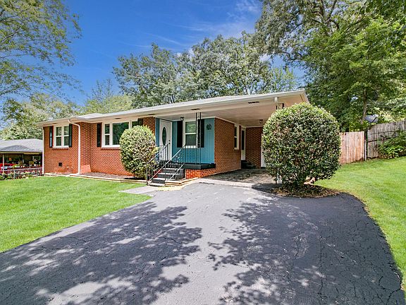 3rd image of 105 Miller Pl