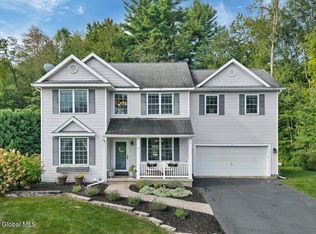 4 Clear Water Ct, Halfmoon, NY 12065