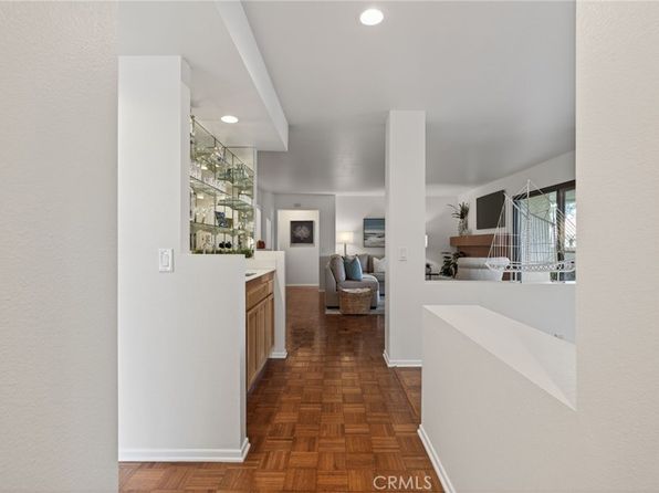 2 beds, 2 baths, 1,368 sqft house for sale in Oxnard, CA photo 8