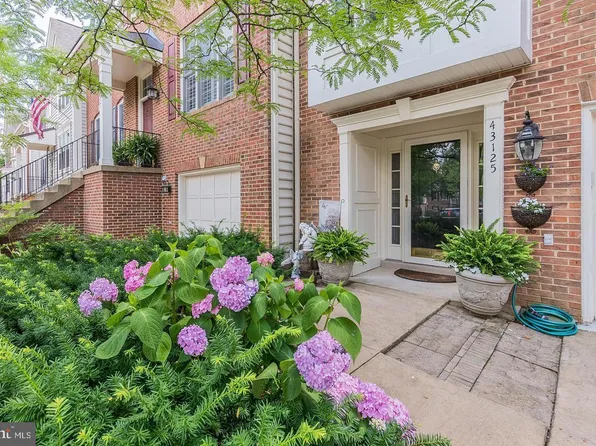 43125 Holtby Sq, Chantilly, VA 20152