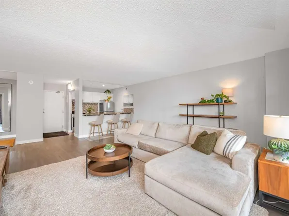 221 N 6th Ave SE #2003, Calgary, AB T2G 4Z9