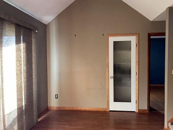 3rd image of 112 Hilltop Dr