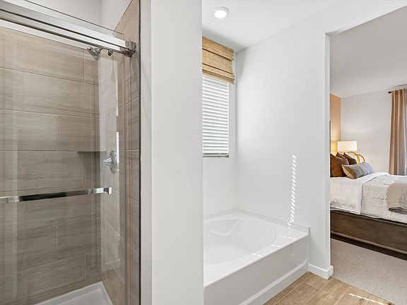 Primary bathroom in the Arlo floorplan modeled at Teravalis