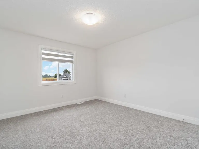 608 Sweetbay Cres #4 — Photo 11
