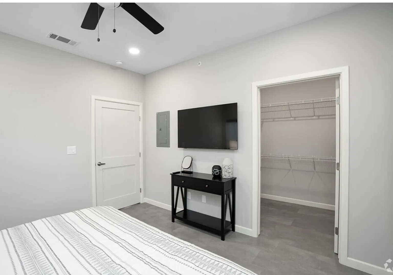 1 bed, 843 sqft, $1,195 — Photo 4