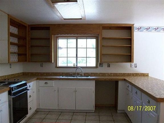 3rd image of 3750 White Ln