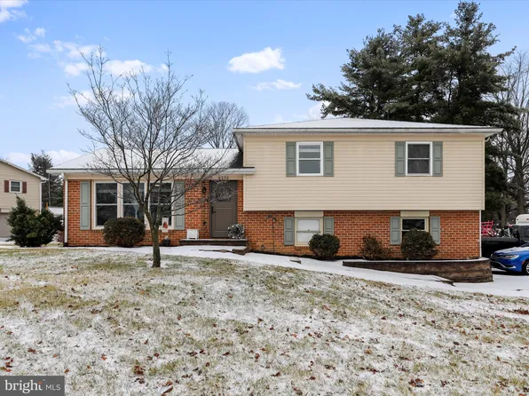 6222 Mountain View Dr, Chambersburg, PA 17202