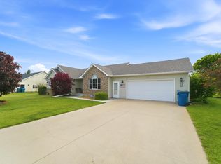 324 Forsythia St SE, Demotte, IN 46310