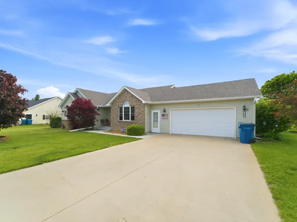 324 Forsythia St SE, Demotte, IN 46310