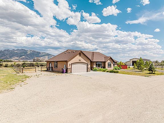 2nd image of 76 Arroyo Vista Dr