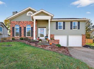 1452 Cedar Bluff Dr, Ballwin, MO 63021