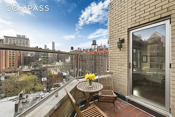 Sold by Compass | media 31