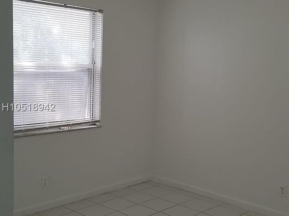 3rd image of 2223 Taylor St APT 3