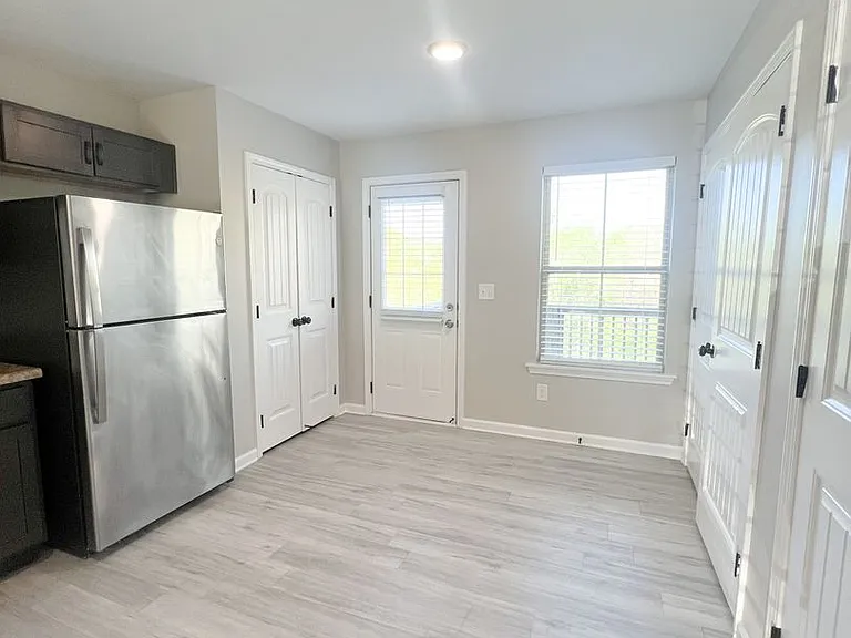 106 Smithson Ct — Photo 15