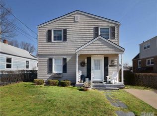 22 Marwood Rd S, Port Washington, NY 11050