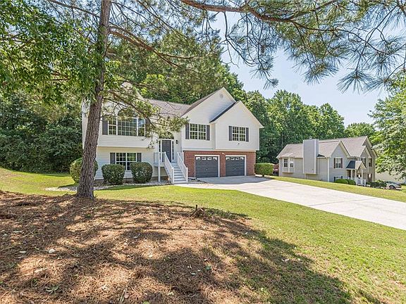 3rd image of 133 Four Oaks Dr