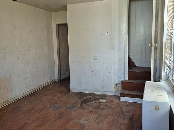2nd image of 5907 Chester Ave