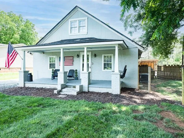 1146 Holt St, Mebane, NC 27302