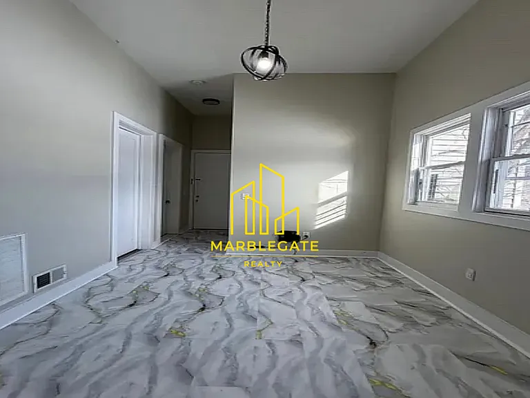61 16th Ave #22 — Photo 4