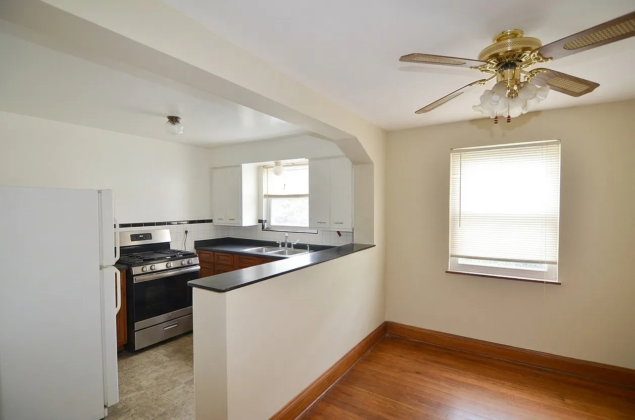 2 bed, 875 sqft, $1,295 — Photo 4