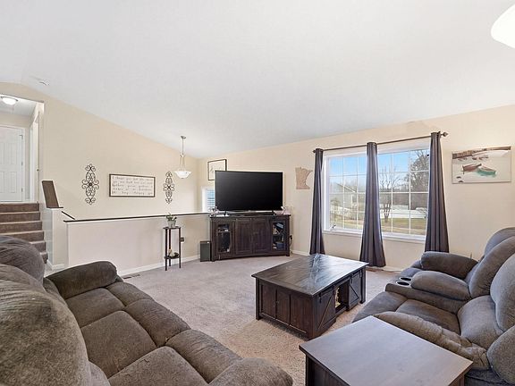 5th image of 700 Horseshoe Ln