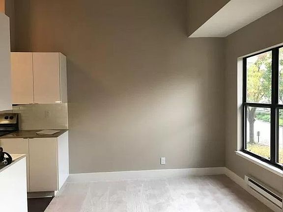 5th image of 204 Shoreline Ct