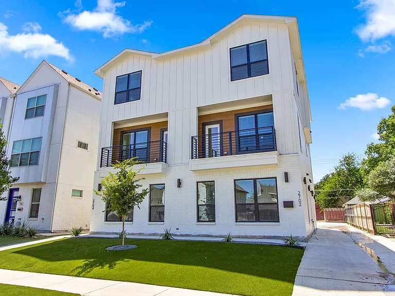 2702 Lubbock Ave — Photo 1