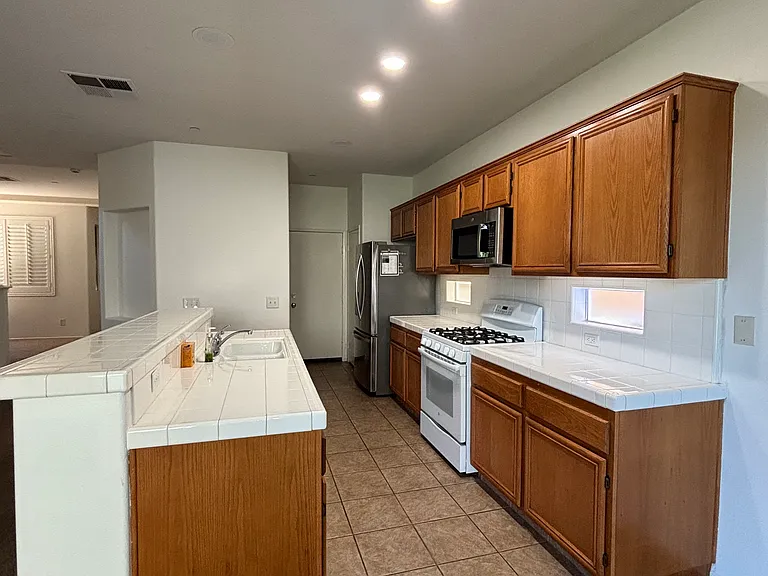 4417 Lakeview Ct — Photo 13