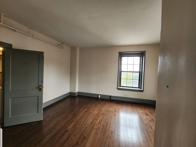 Crocker House Apartments — Photo 8
