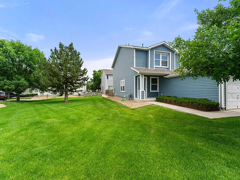 7857 S Kittredge Cir — Photo 34