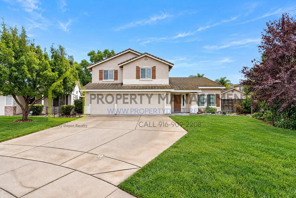 4 bed, 2.5 bath, 2512 sqft, $3,100 — Photo 1
